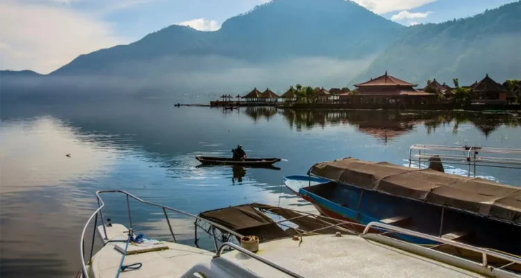 Danau Batur di Bali: Pesona Alam di Kaki Gunung yang Memikat
