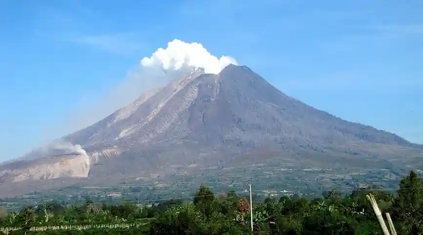 Keindahan Kaki Gunung Sinabung yang Menawan