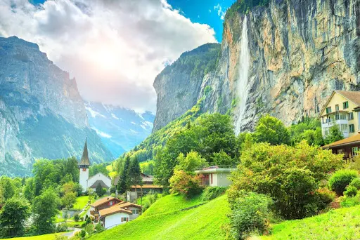 Lauterbrunnen Staubbach Falls, Air Terjun Ikonik Swiss yang Memikat Dunia