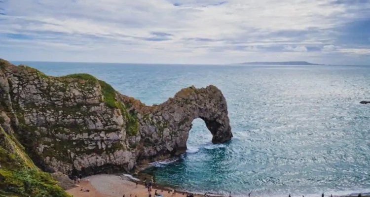 Liburan Alam di Jurassic Coast, Pantai Warisan Dunia Inggris yang Sarat Jejak Purba