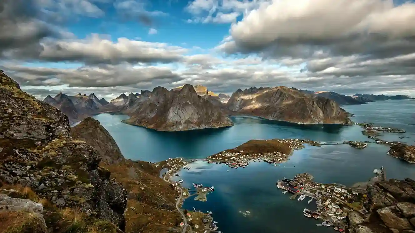 Lofoten, Wisata Norwegia Mendunia dengan Panorama yang Terasa Sangat Dramatis