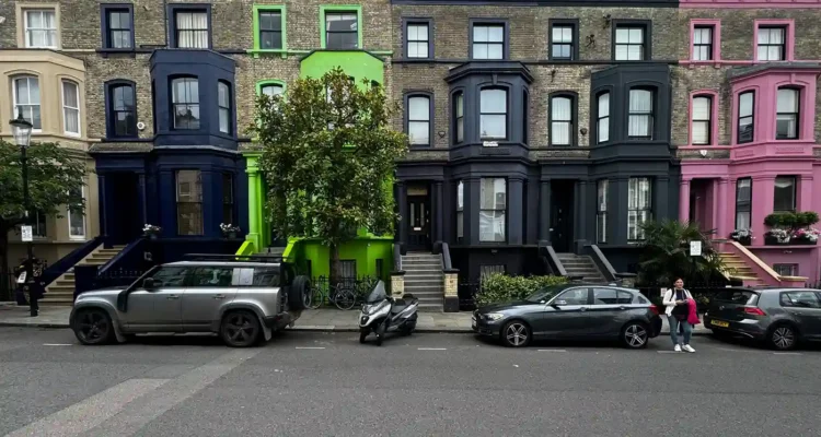 Menjelajahi Notting Hill, Kawasan Warna Warni London yang Selalu Mengundang Langkah