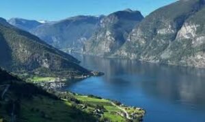 Wisata Alam Norwegia, Negeri Fjord yang Membuat Mata Sulit Berpaling