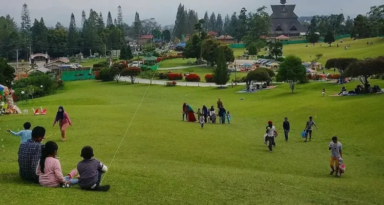 Bukit Kubu Brastagi, Hamparan Hijau yang Jadi Tempat Liburan Favorit Keluarga