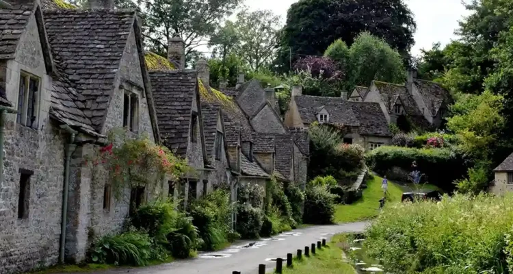 The Cotswolds, Pesona Desa Batu dan Perbukitan Hijau di Inggris