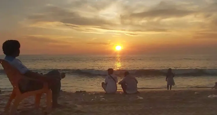 Pantai Anyer di Banten Tetap Memikat dengan Laut Biru dan Pesona Selat Sunda